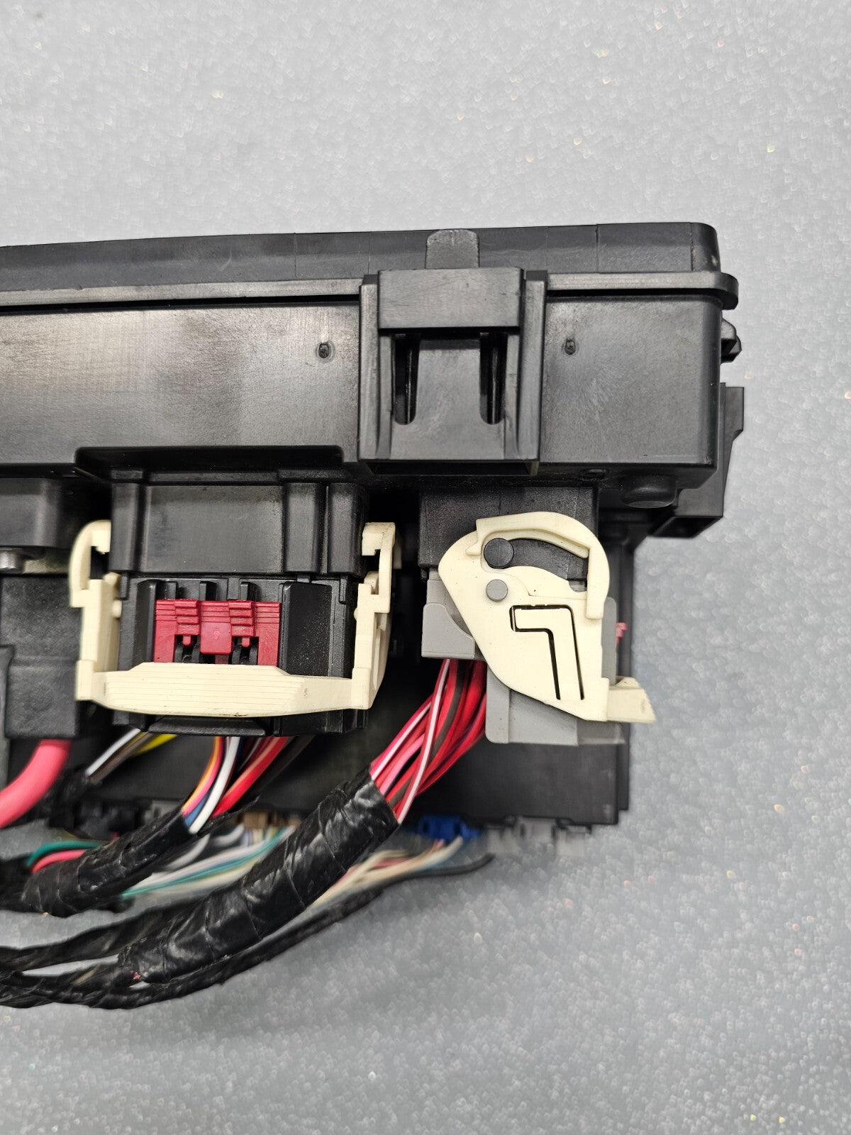 11-14 Chrysler 200 Dodge Avenger Totally Integrated Power Module Fuse Box Relay