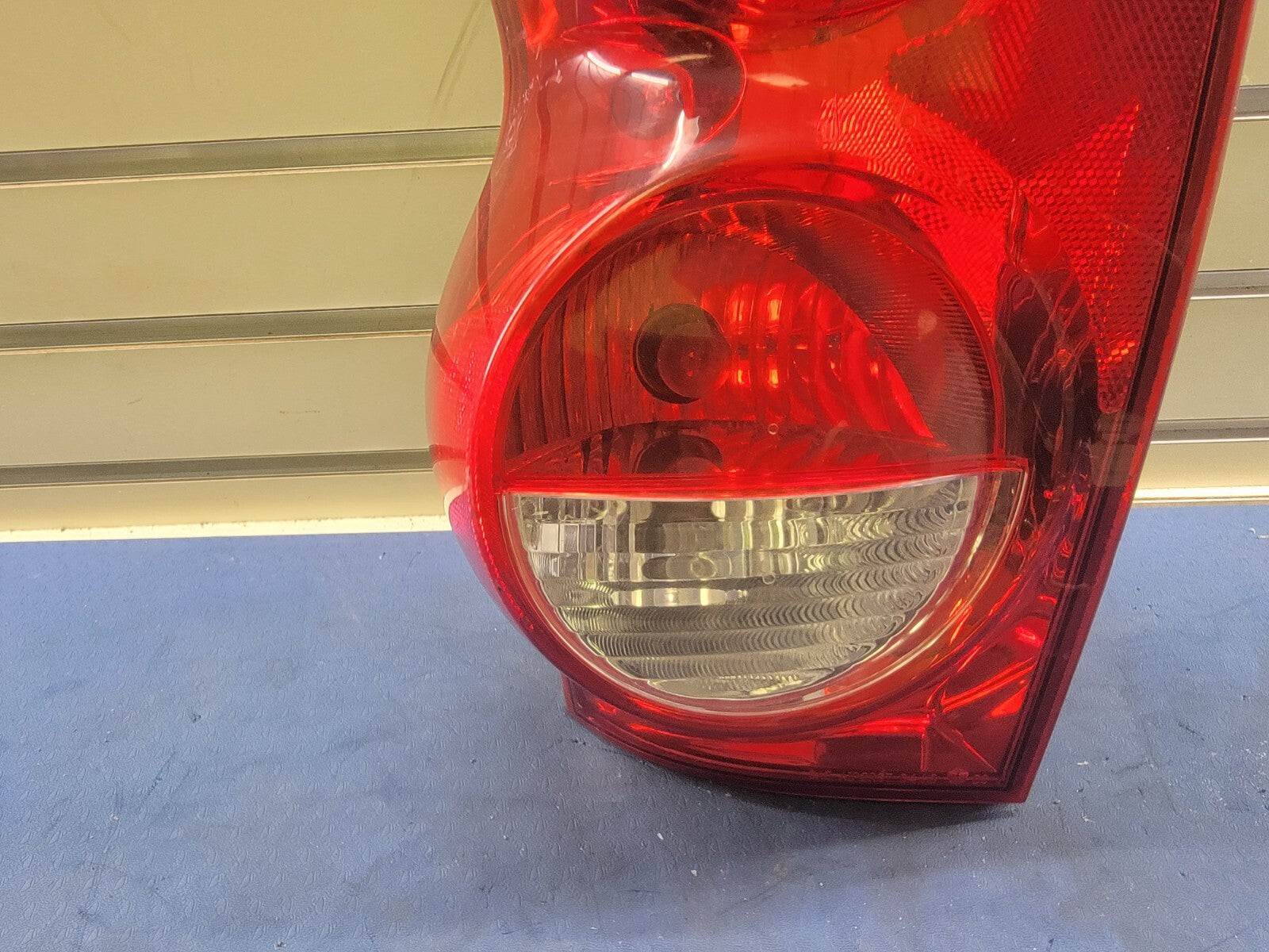 🔥2004-2009 Dodge Durango driver Side Lens and Housing Tail Light Lamp