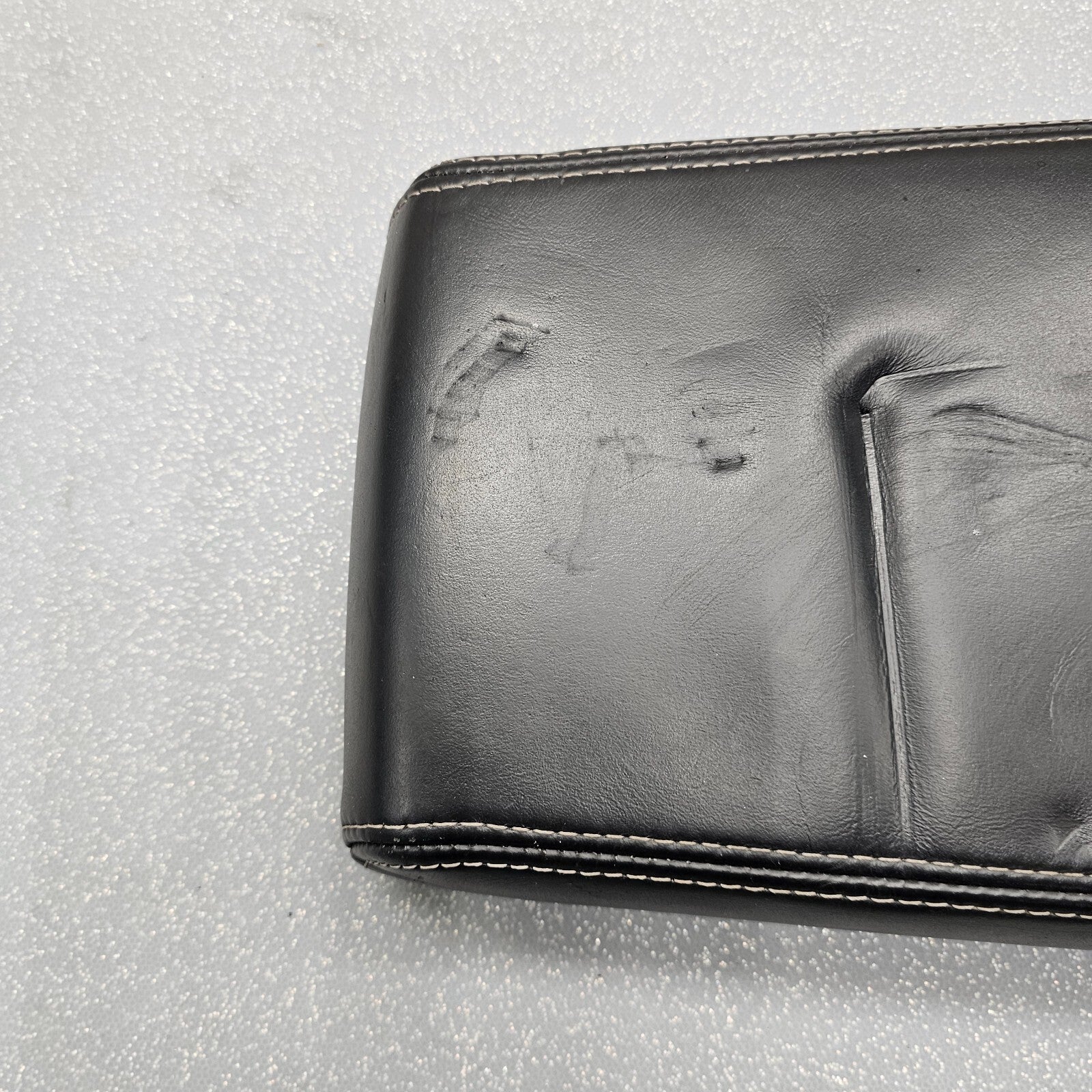 🔥07-11 Nitro Liberty Center Console Lid Arm Rest Top Pad Cover Assembly Black