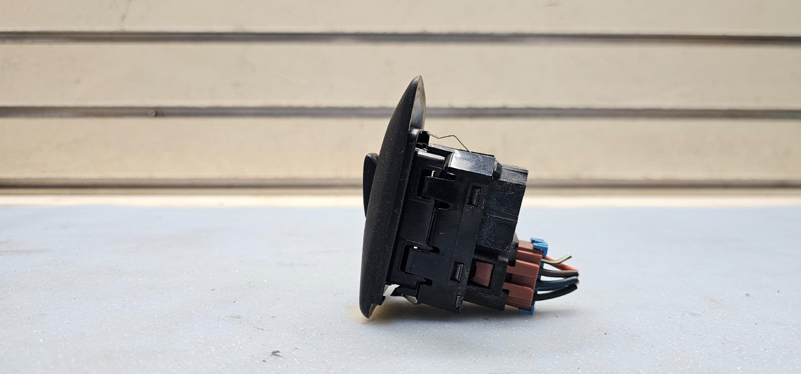 03-06 Silverado Tahoe Suburban Yukon Sierra Right Rear Window Door Switch Black