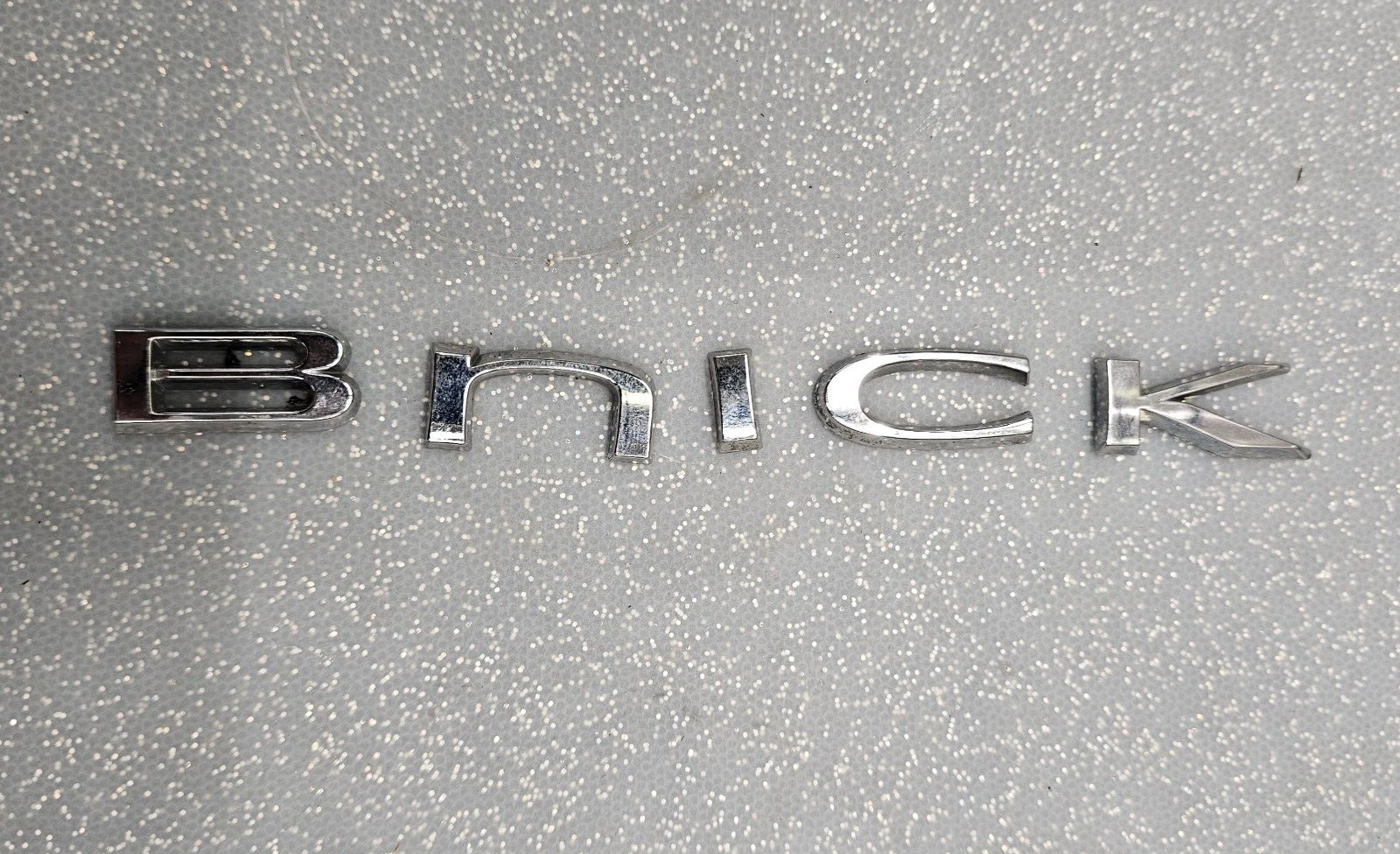 🔥05-09 Buick Allure Lacrosse 06-11 Lucerne Rear trunk Letter Nameplate Emblem