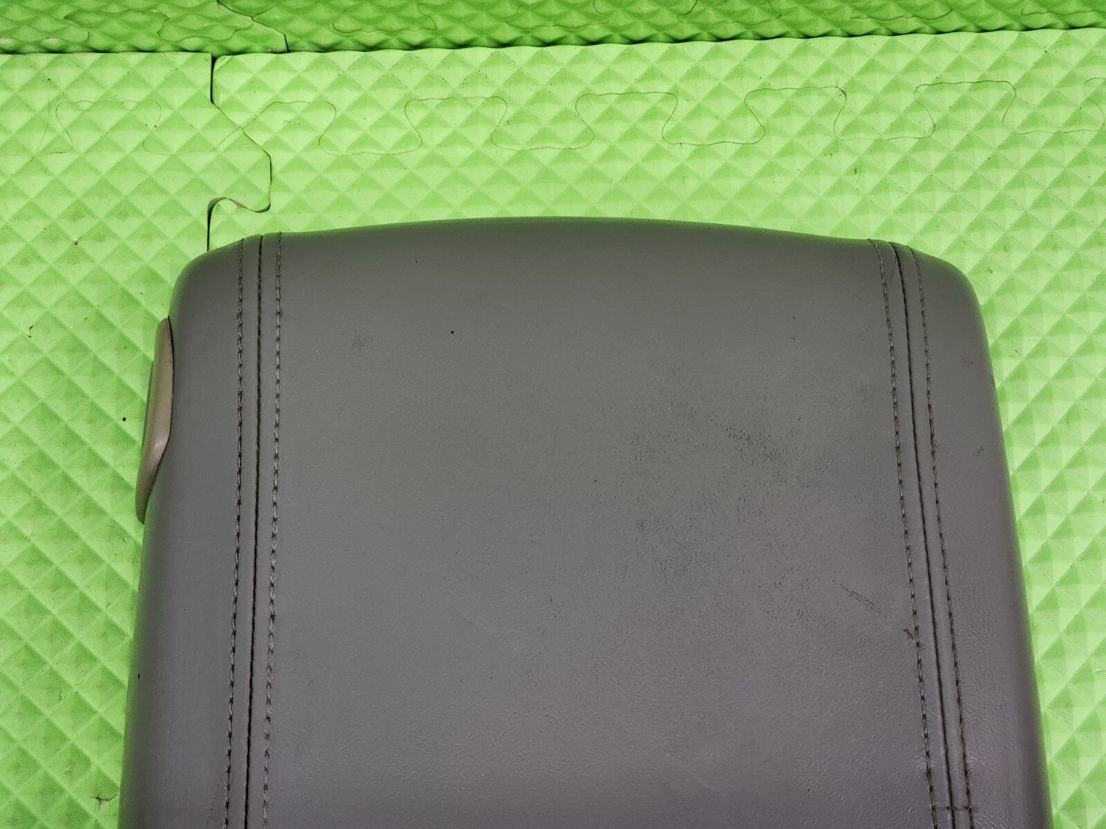 🔥02-06 Cadillac ESCALADE YUKON Center Console Armrest Storage LEATHER GRAY