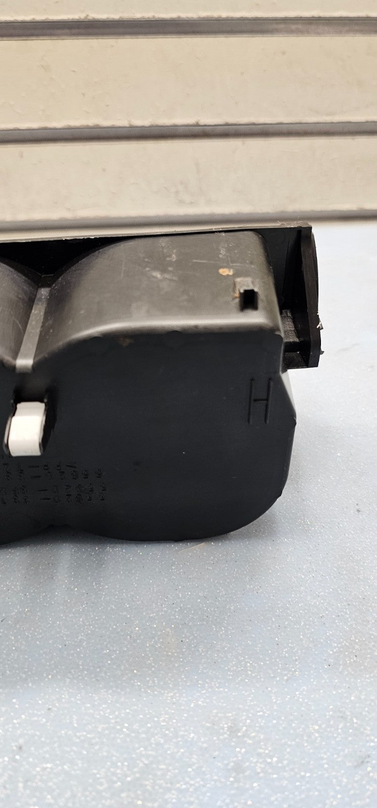 🔥02-06 CAMRY Center Console CUP DRINK HOLDER Assembly Driver Separator Black