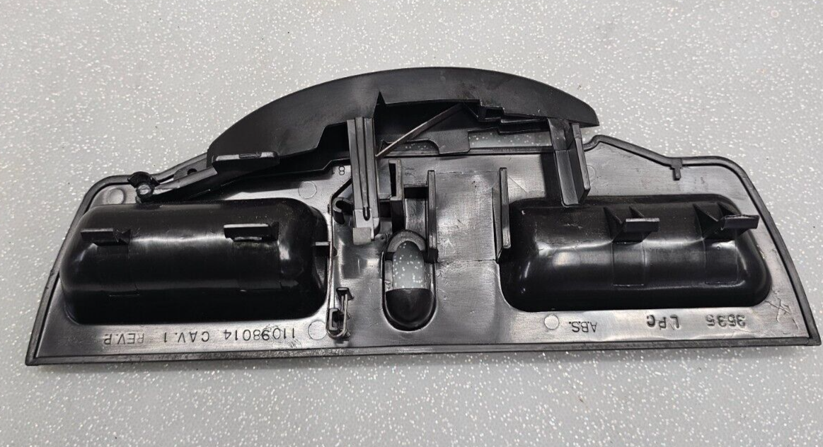 95-06 Silverado Sierra C/K 1500 2500 Center Console Jump Seat Lid Latch Assembly