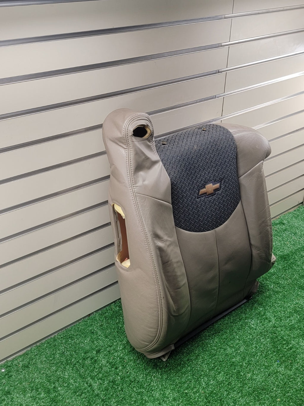99-06 Chevy Silverado Tahoe Sierra seat rest cushion leather front right V3 Tan