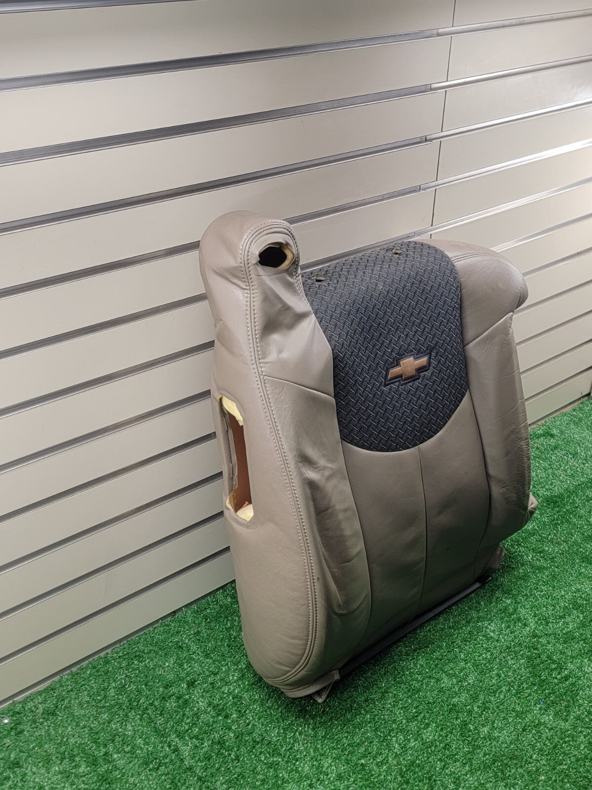 99-06 Chevy Silverado Tahoe Sierra seat rest cushion leather front right V3 Tan