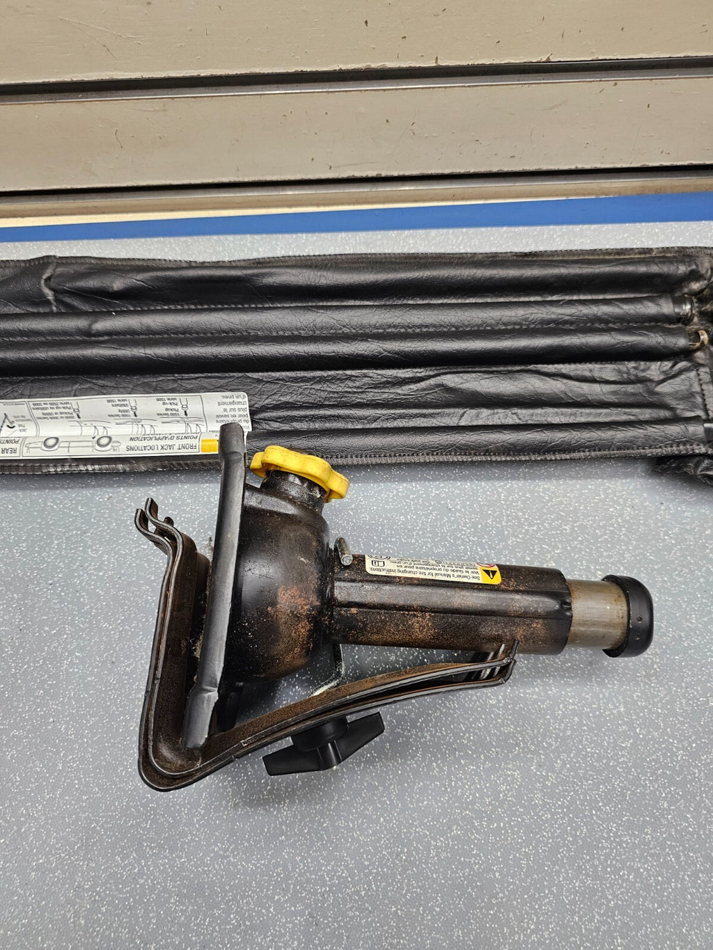 07-14 Silverado Tahoe Sierra Yukon Spare Tire Emergency Jack Kit with Tools Set