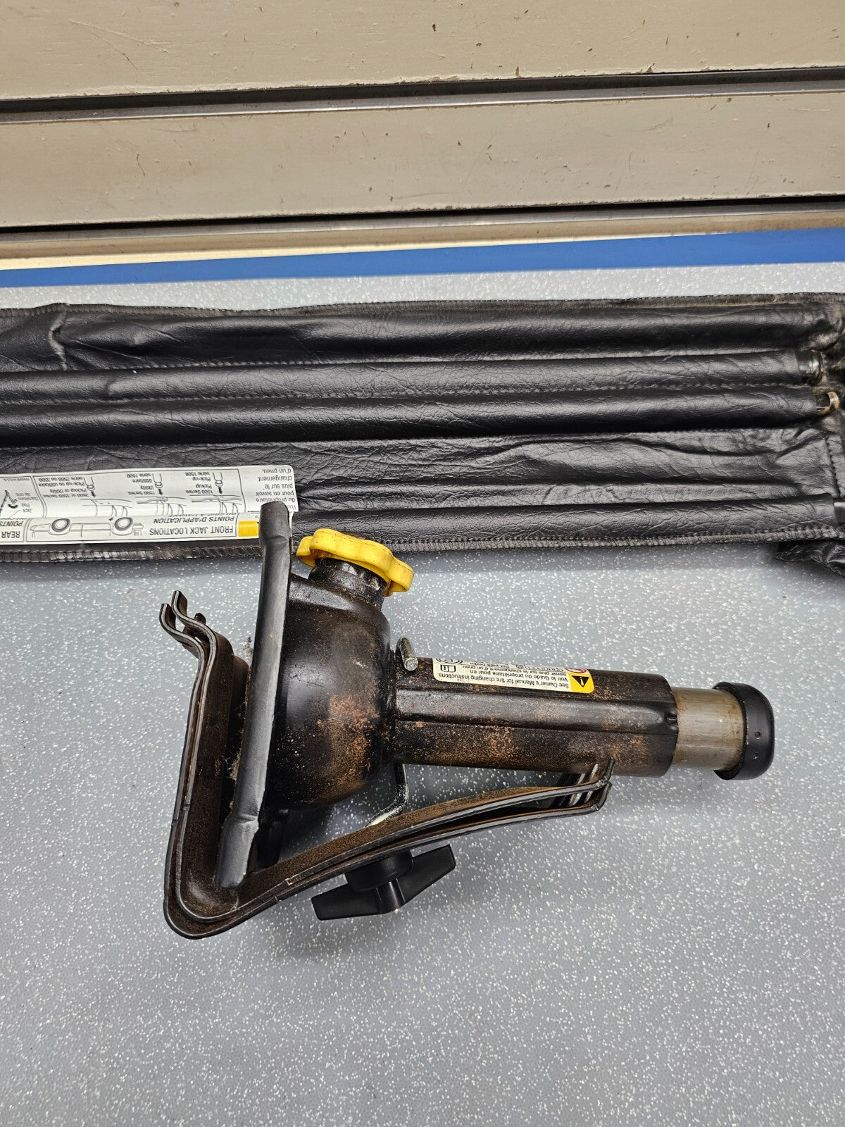 07-14 Silverado Tahoe Sierra Yukon Spare Tire Emergency Jack Kit with Tools Set