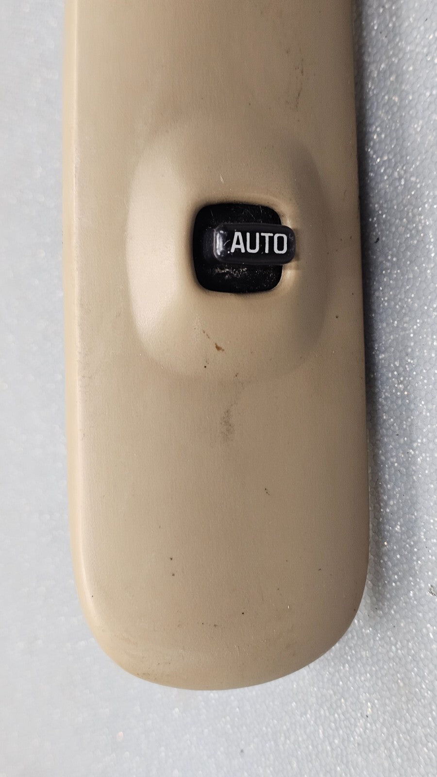 00-05 Buick Lesabre Front Right Passenger Power Door Window Switch Assembly Tan
