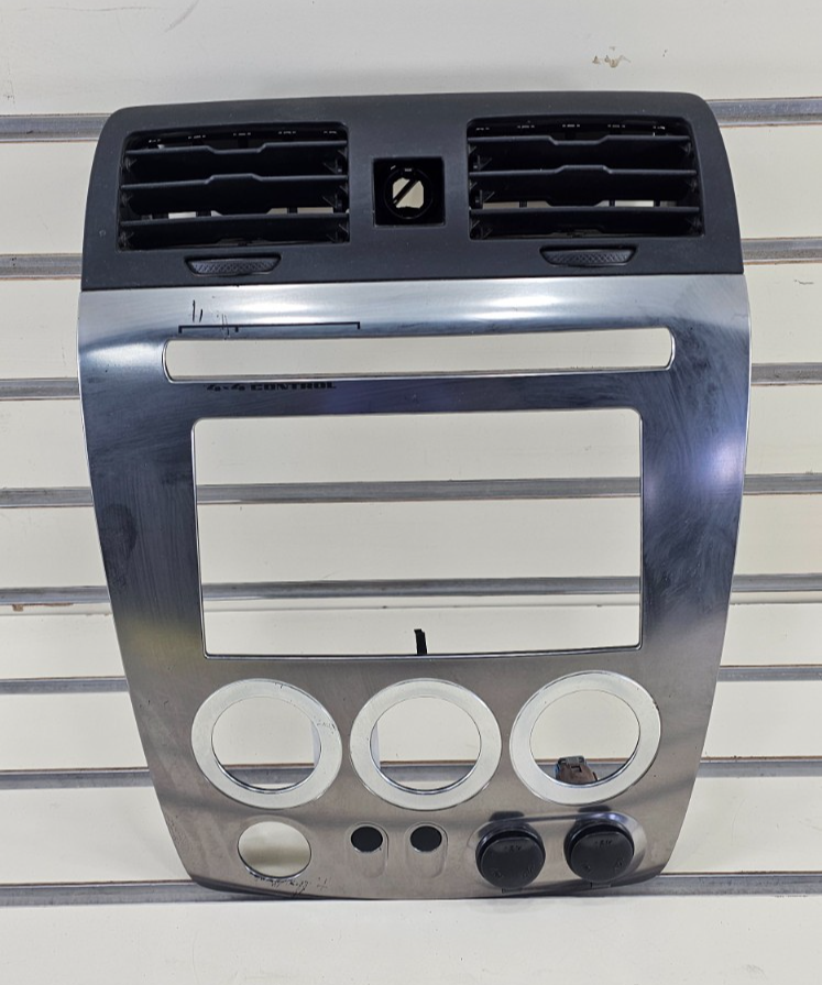 🔥06-10 HUMMER H3 DASH AM FM RADIO DISPLAY STEREO CLIMATE CONTROL BEZEL SILVER