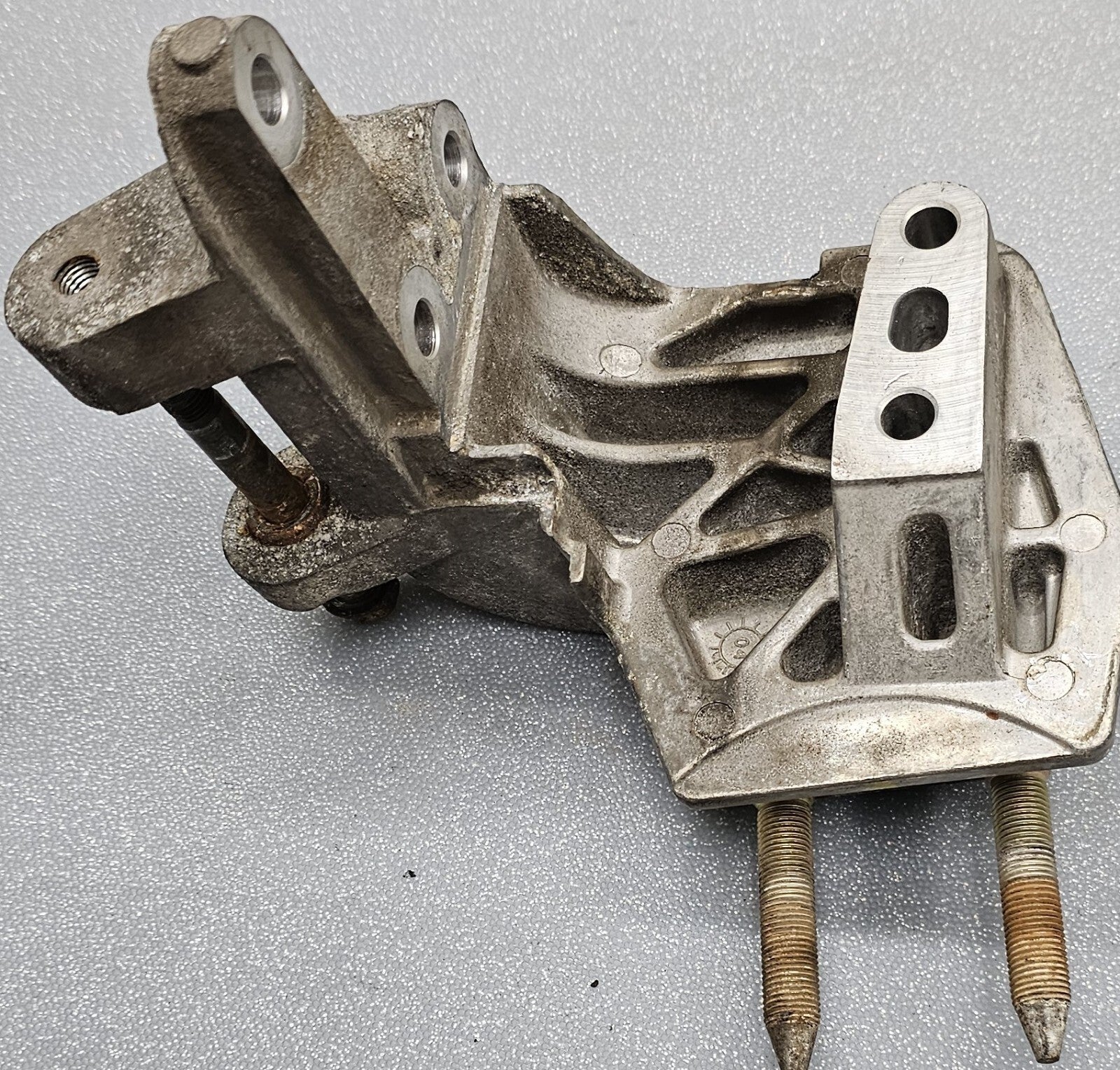 🔥01-05 Honda Civic Engine Motor Mount Bracket Timing Side Alternator Post OEM