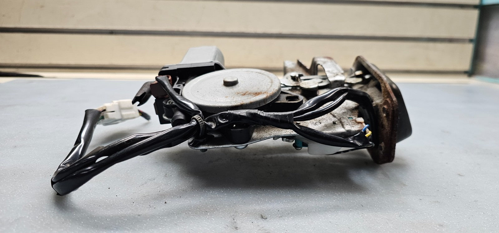 🔥03-15 NISSAN ARMADA INFINITI QX56 LIFTGATE LID LOCK LATCH ACTUATOR MOTOR POWER