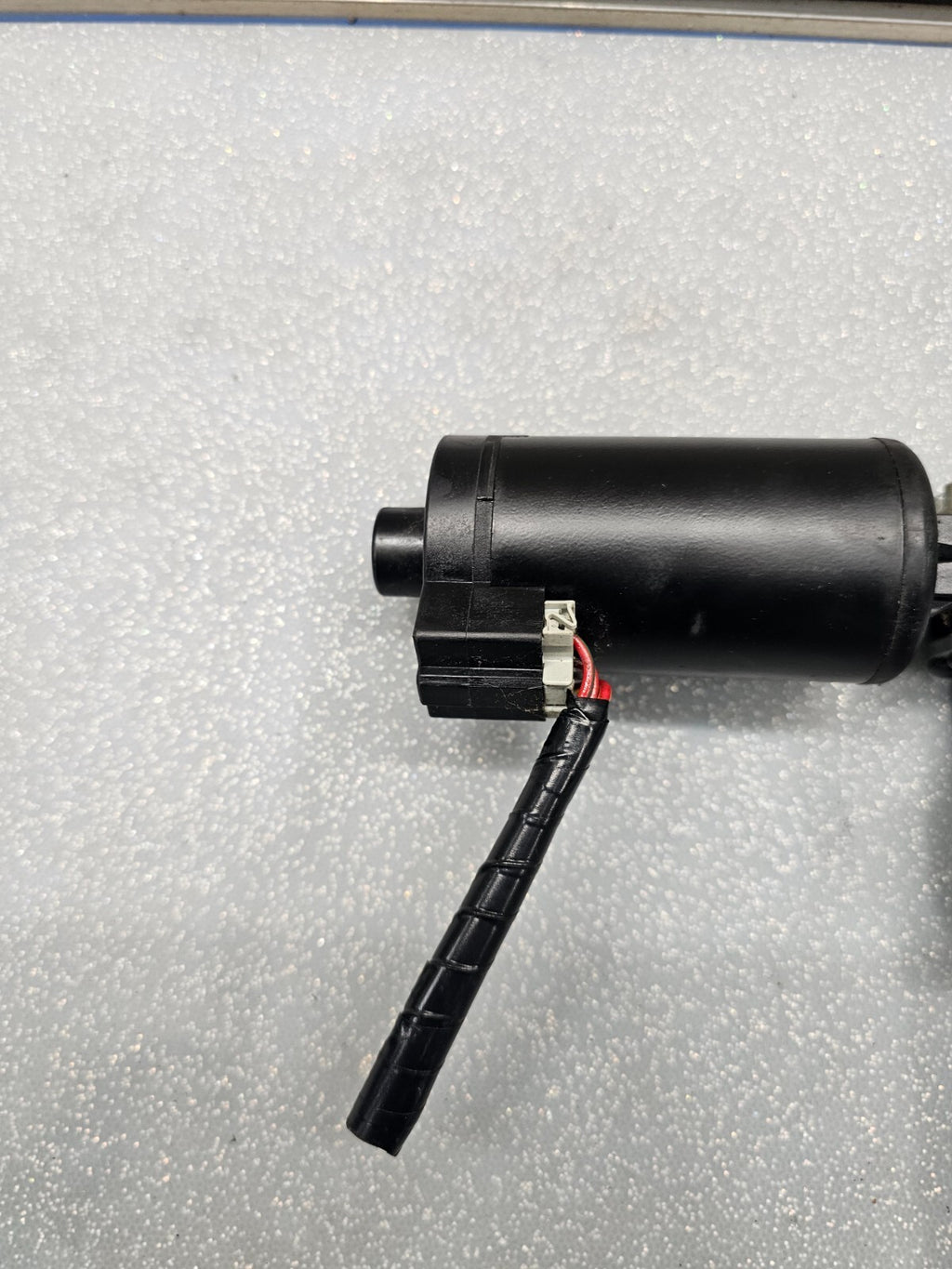 08-15 Nissan Titan driver seat forward back adjustment motor Assembly NON MEMORY