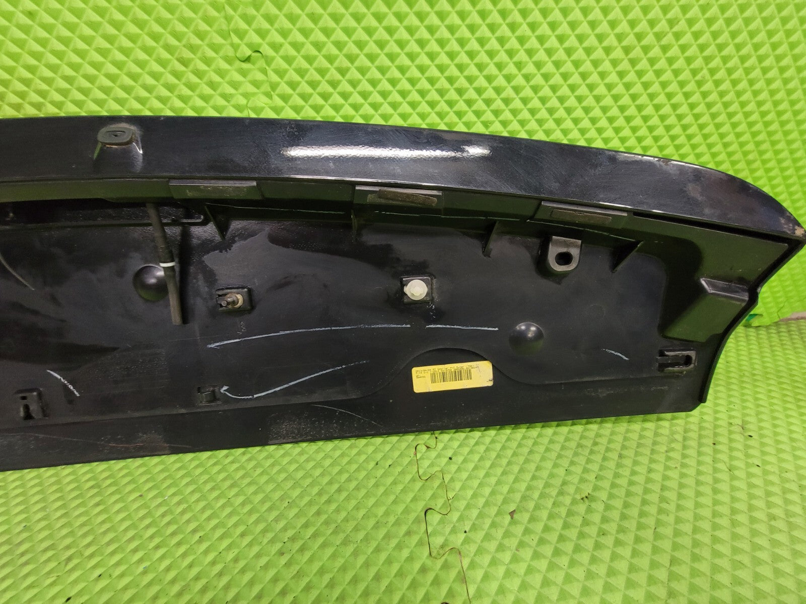 11-20 Dodge Grand Caravan Rear Upper Hatch Spoiler Wing Mount Break Light Black