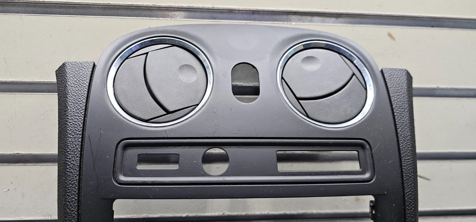 🔥06-11 Chevrolet HHR Center Dash Radio Trim w Vents B37 black