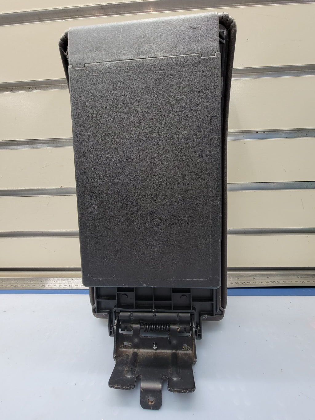 🔥08-12 Chevy Malibu FRONT CONSOLE LID ARMREST ASSEMBLY SLIDING STORAGE BLACK