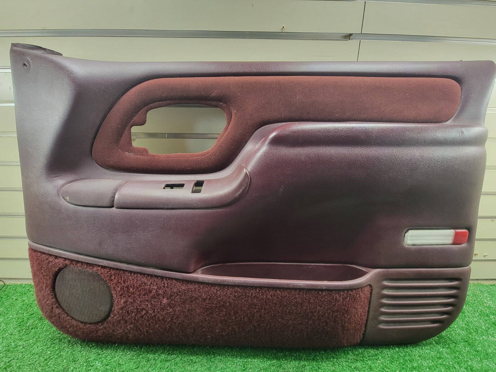 🔥95-99 Chevy GMC Silverado C/K DOOR PANEL Front Passenger Right RED OEM D2