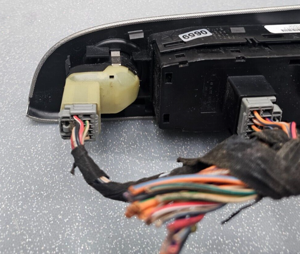 🔥05-10 Grand Cherokee Commander Left Diver Master Power Window Switch Silver