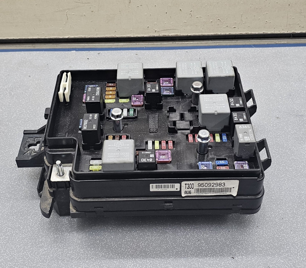 🔥12-13 Chevy Sonic Engine Fuse Box Relay Module Junction Unit Assembly OEM