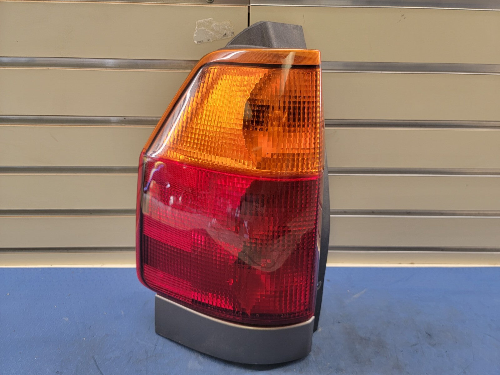 🔥2002-2009 GMC Envoy Tail Light Bezel Assembly Chrome LEFT DRIVER Side