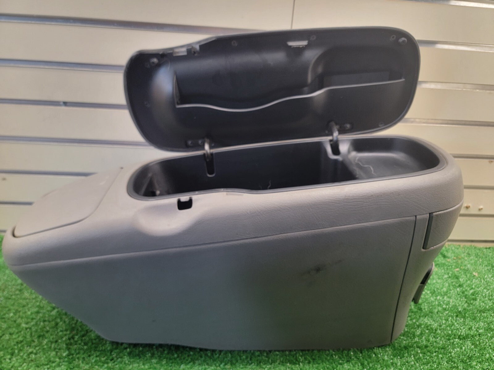 🔥95-99 CHEVY SILVERADO GMC C/K YUKON CENTER FRONT FLOOR CONSOLE CUPHOLDER GRAY