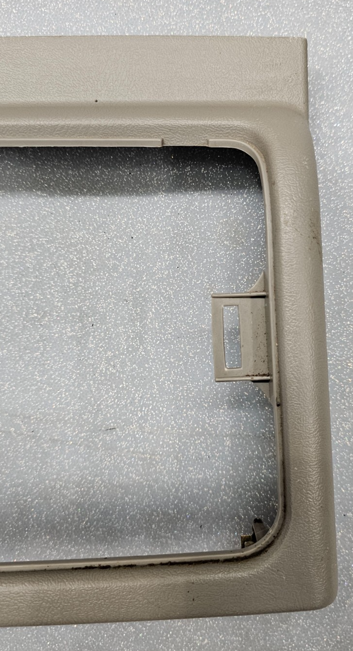 🔥03-06 CHEVY SILVERADO SIERRA DASH UPPER CENTER CONSOLE STORAGE CUBBY BEZEL TAN
