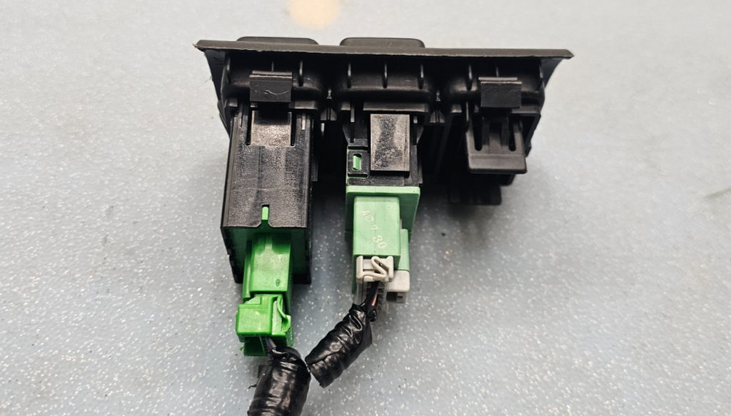 🔥03-06 Honda Accord Dash Control Trim Bezel TCS Sunroof Switch Black