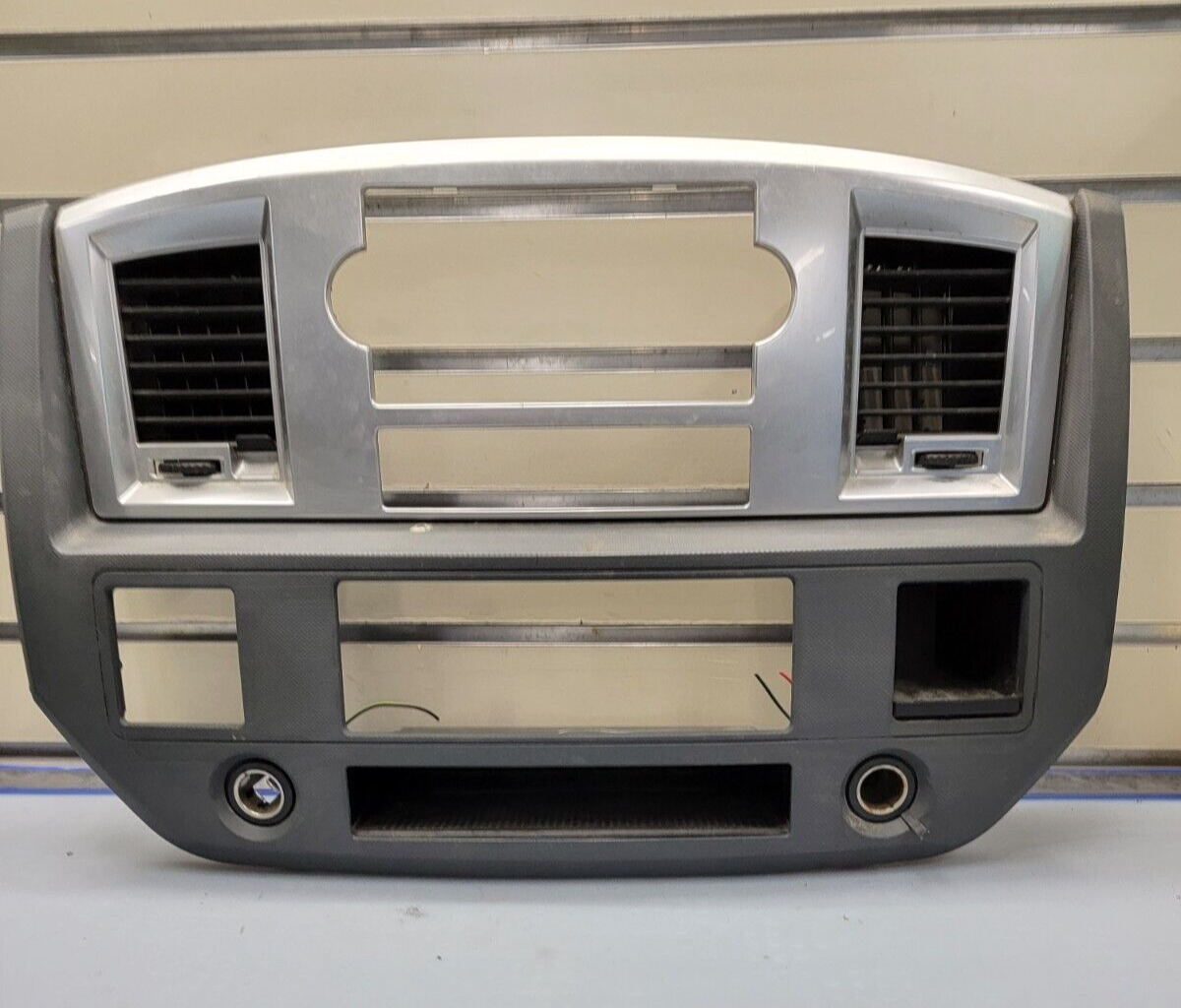 🔥06-08 Dodge RAM Dash RADIO Bezel Climate Trim Panel 🔴Storage SILVER/GRAY B11