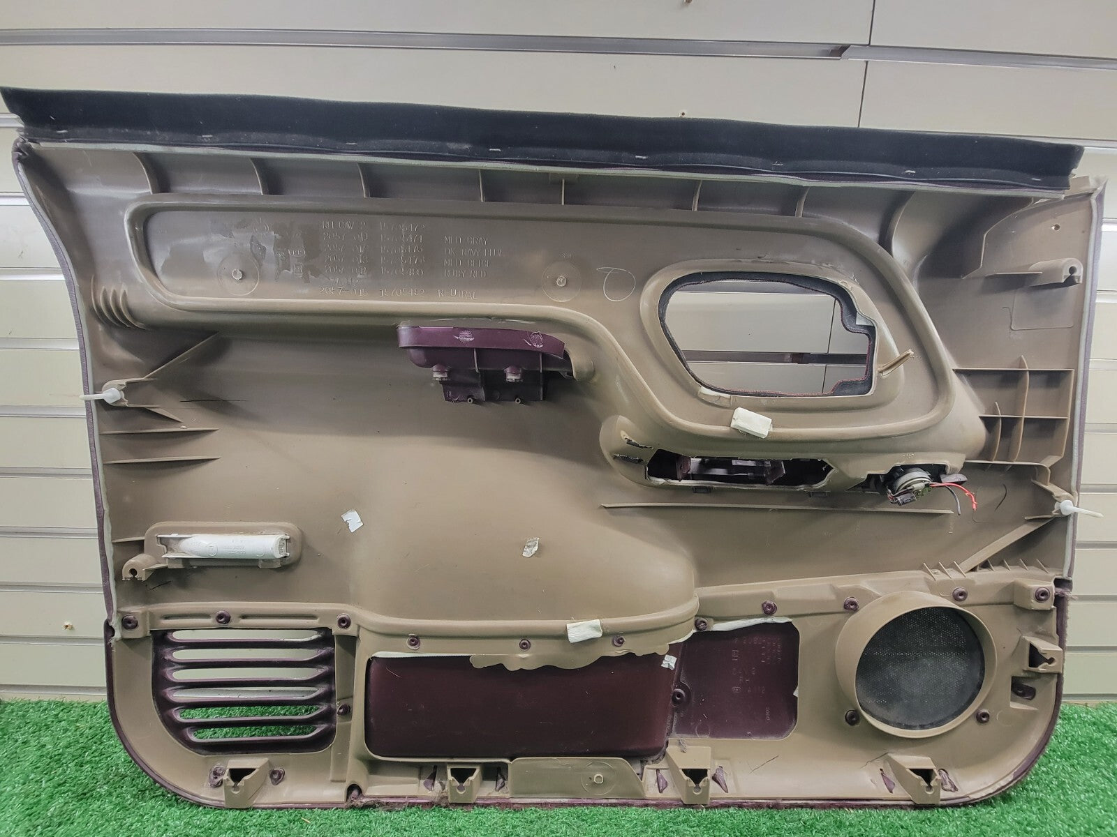 🔥95-99 Chevy GMC Silverado C/K DOOR PANEL Front Passenger Right RED OEM D2