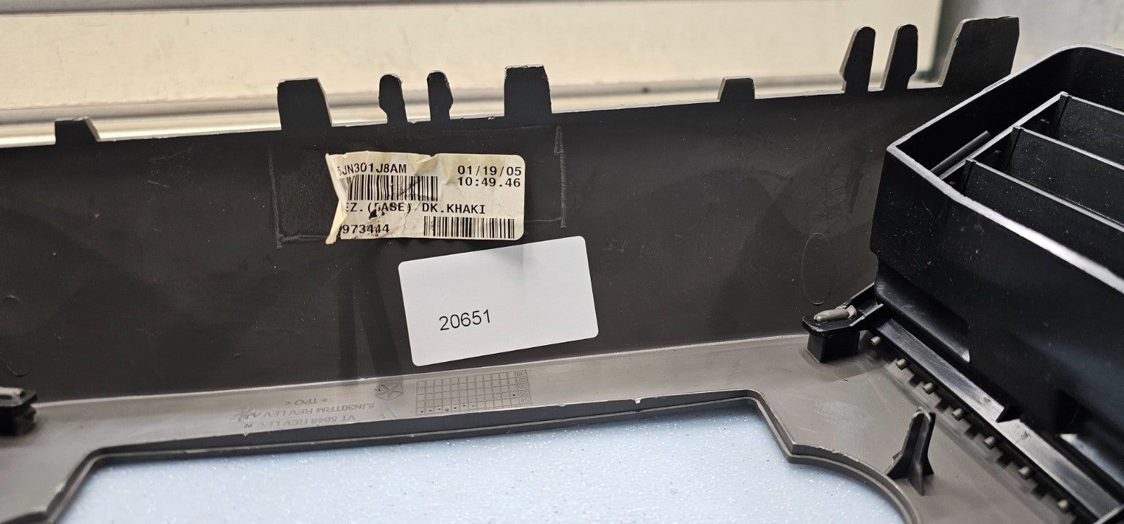 🔥05-07 Grand Cherokee Center Dash AM FM RADIO STEREO TRIM BEZEL PANEL BLACK B30