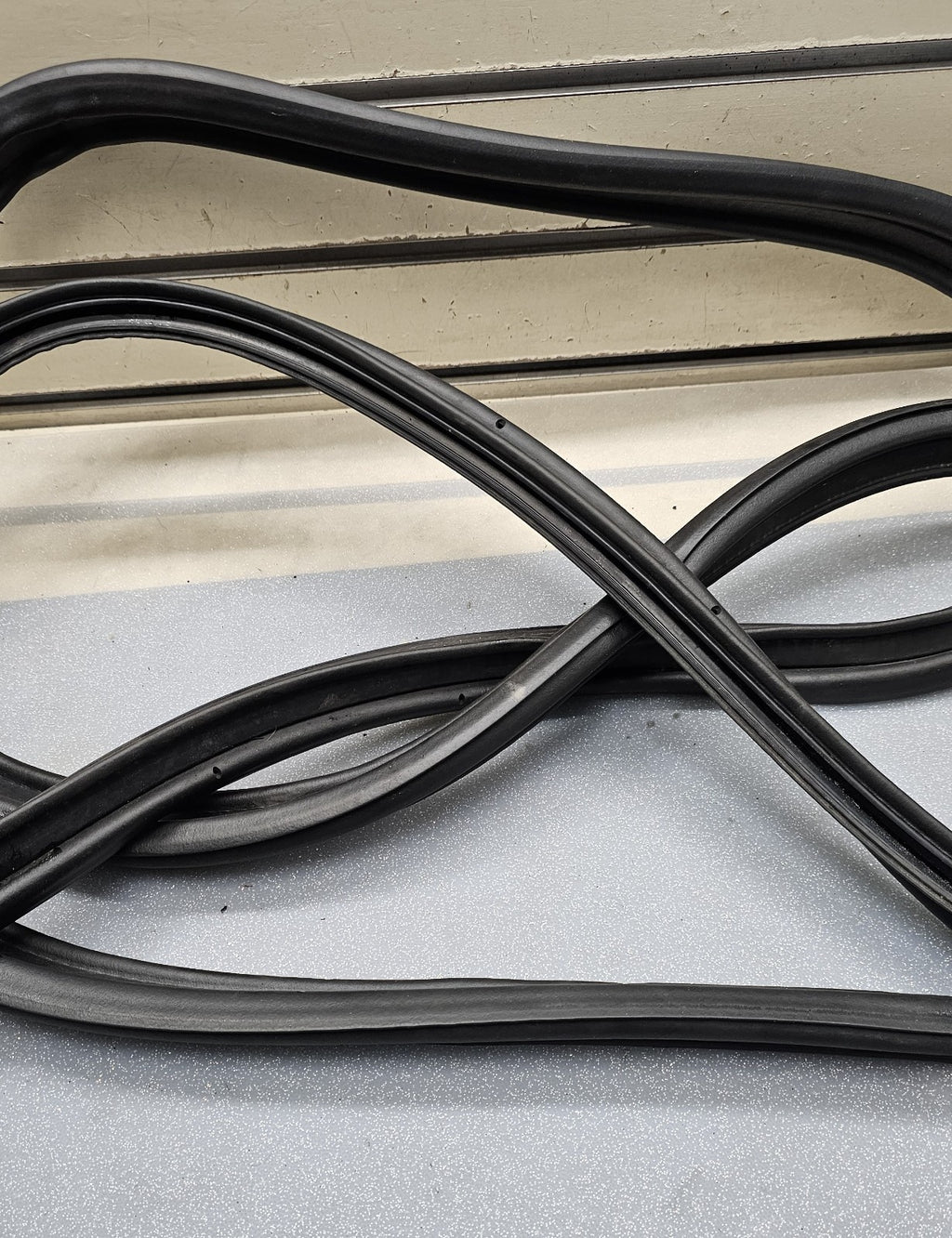 🔥1998-2002 Lincoln Town Car REAR Trunk WEATHER Strip rubber trim OEM