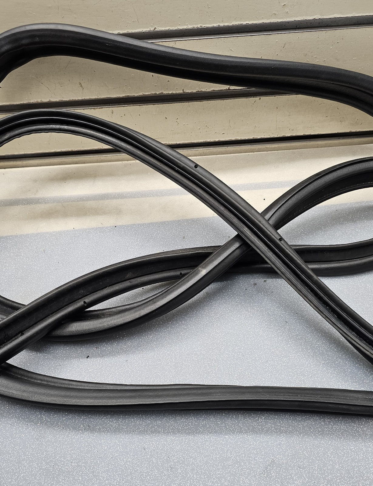 🔥1998-2002 Lincoln Town Car REAR Trunk WEATHER Strip rubber trim OEM