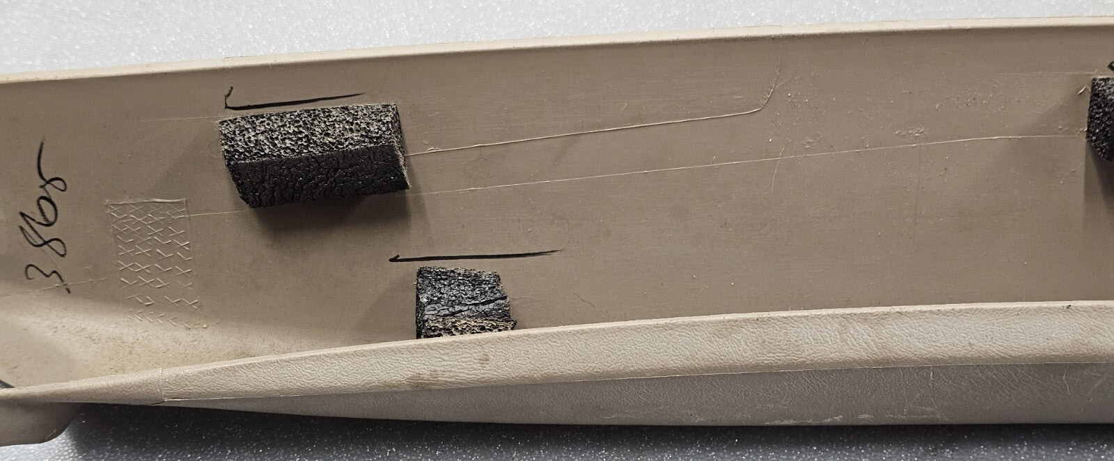 🔥99-06 SILVERADO SIERRA Roof Molding A PILLAR Trim LEFT Driver LIGHT TAN p3