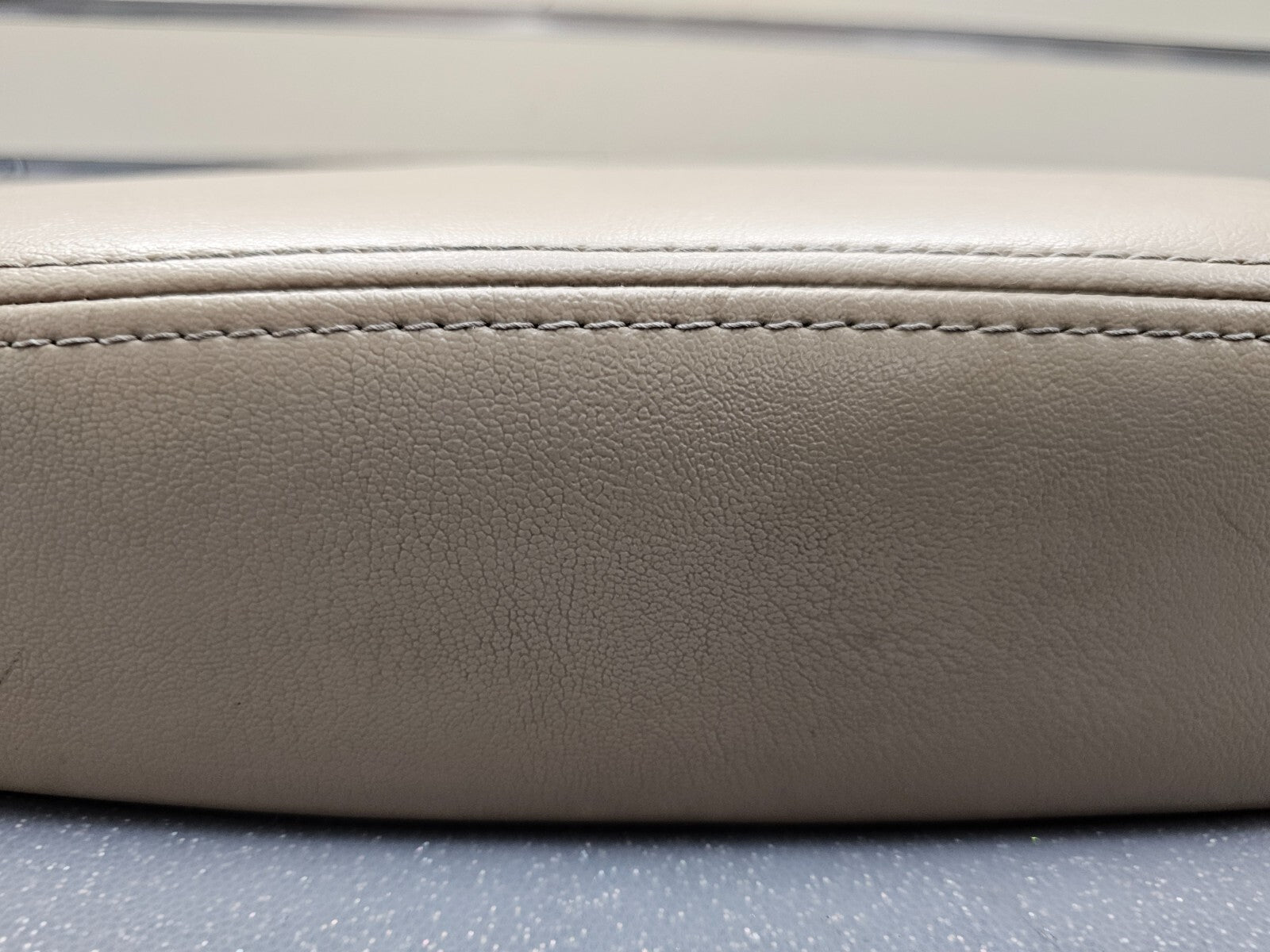 🔥07-13 Tahoe Suburban Yukon Leather Console Lid Armrest Cover Top Pad TAN JS5