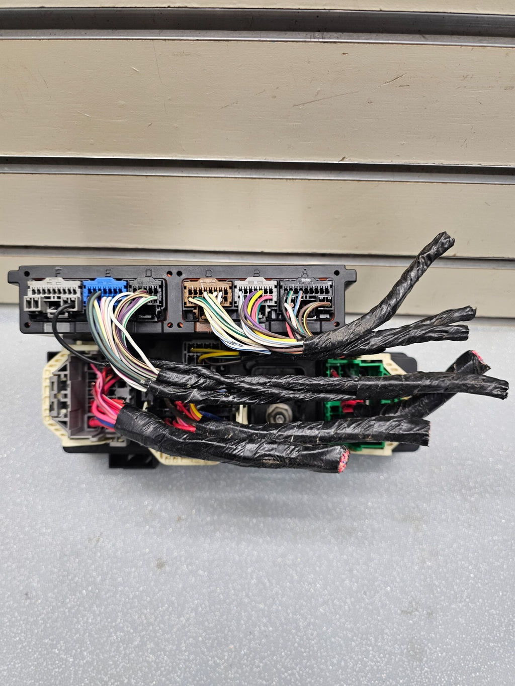 2011-2014Jeep Patriot Compass Body Control Module BCM Fuse Junction Box Assembly