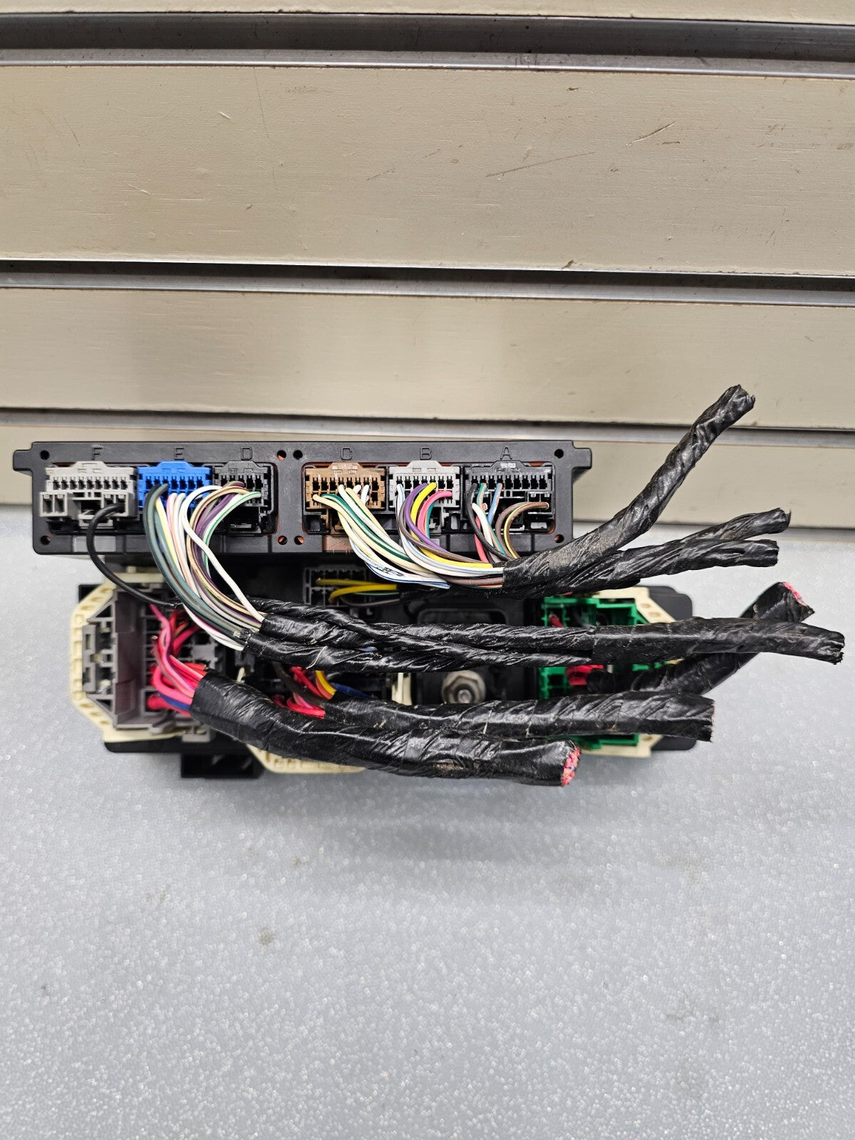 2011-2014Jeep Patriot Compass Body Control Module BCM Fuse Junction Box Assembly