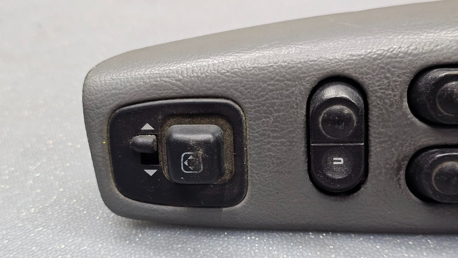 03-08 Ford  E150 E250 E350 Left Driver Door Mirror Window Power Lock Switch Gray