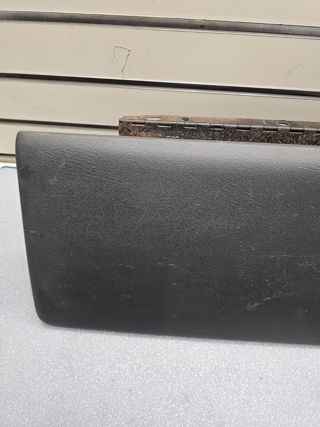 99-06 SILVERADO SIERRA Dash GLOVE BOX Storage Compartment Assembly DARK GRAY G3