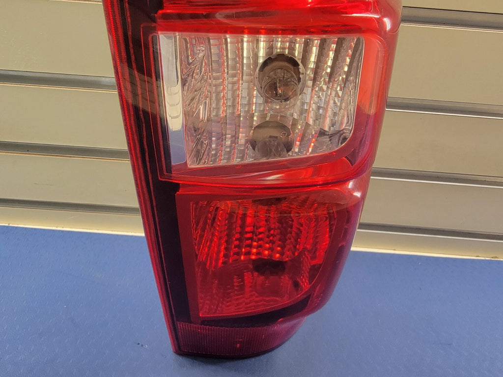 🔥2007-2014 Chevy Tahoe Suburban 1500 2500 TAIL LIGHT LAMP Assembly RED OEM