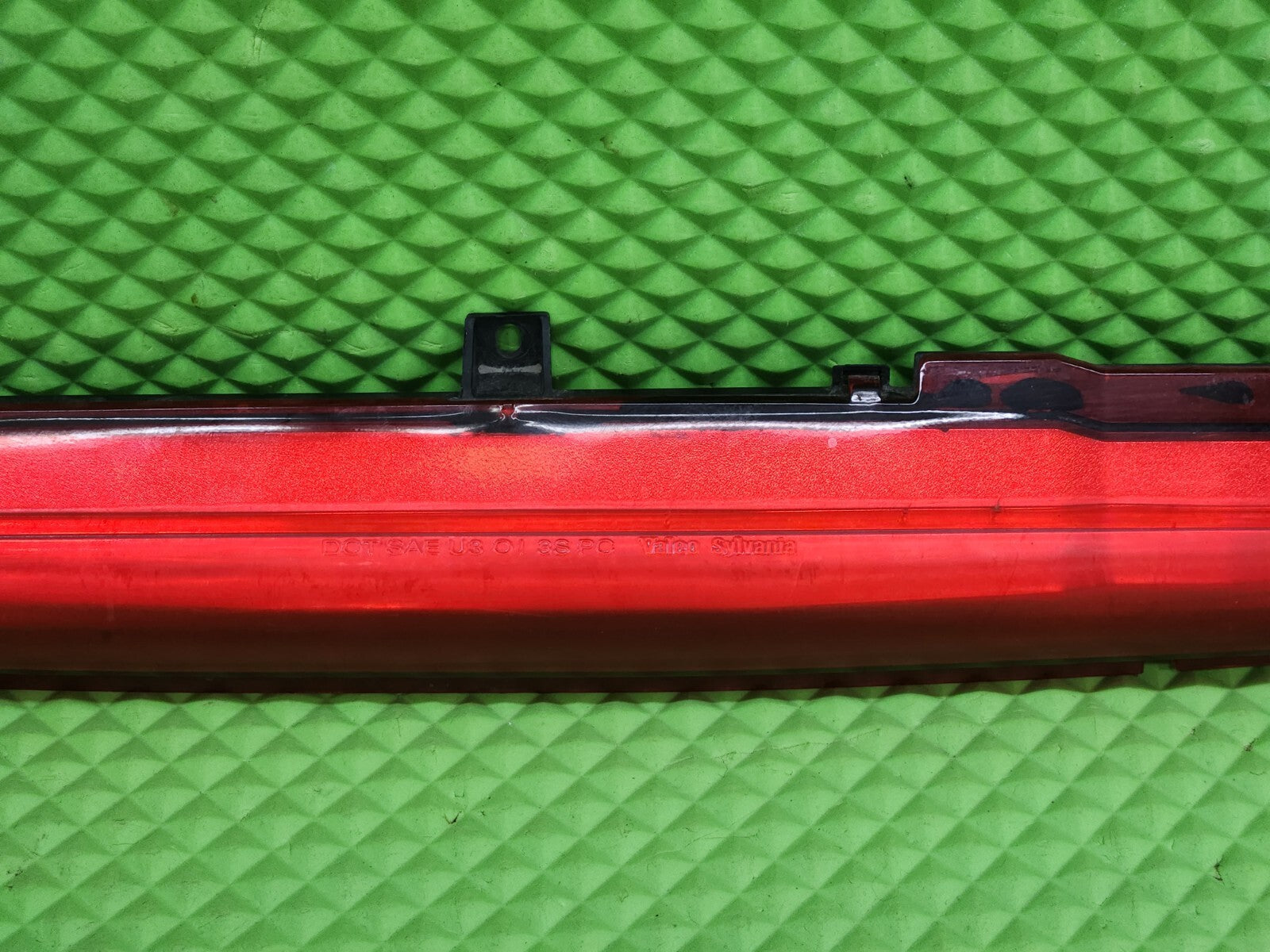 2002-2009 CHEVROLET TRAILBLAZER REAR 3RD HIGH MOUNTED BRAKE LIGHT OEM RED