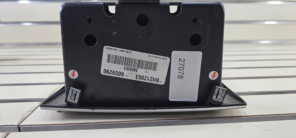 05-07 CHRYSLER 300 RADIO BEZEL CENTER AIR VENTS Storage CARBON SILVER B16