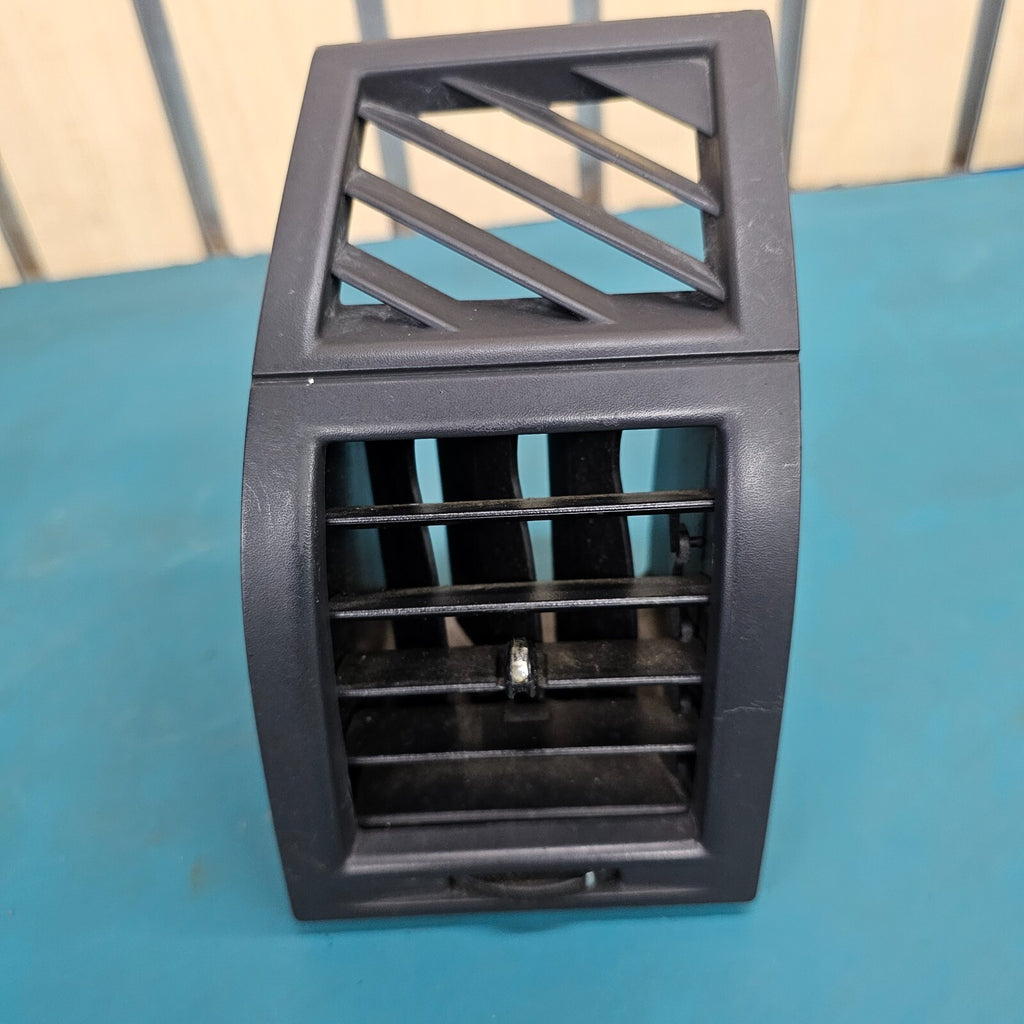 2005-2010 Chrysler 300 300C Dash A/C Heater AirVent Front LEFT DRIVER BLACK VT42
