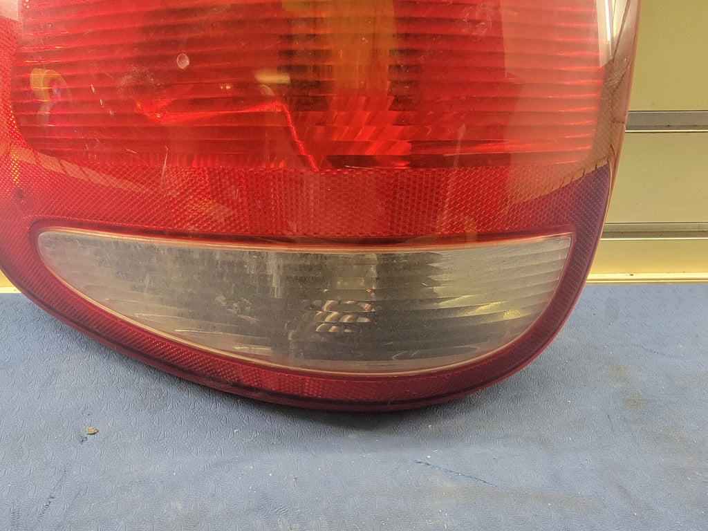 🔥04-07 chrysler Town Country Dodge Grand Caravan Passenger Tail light Assembly