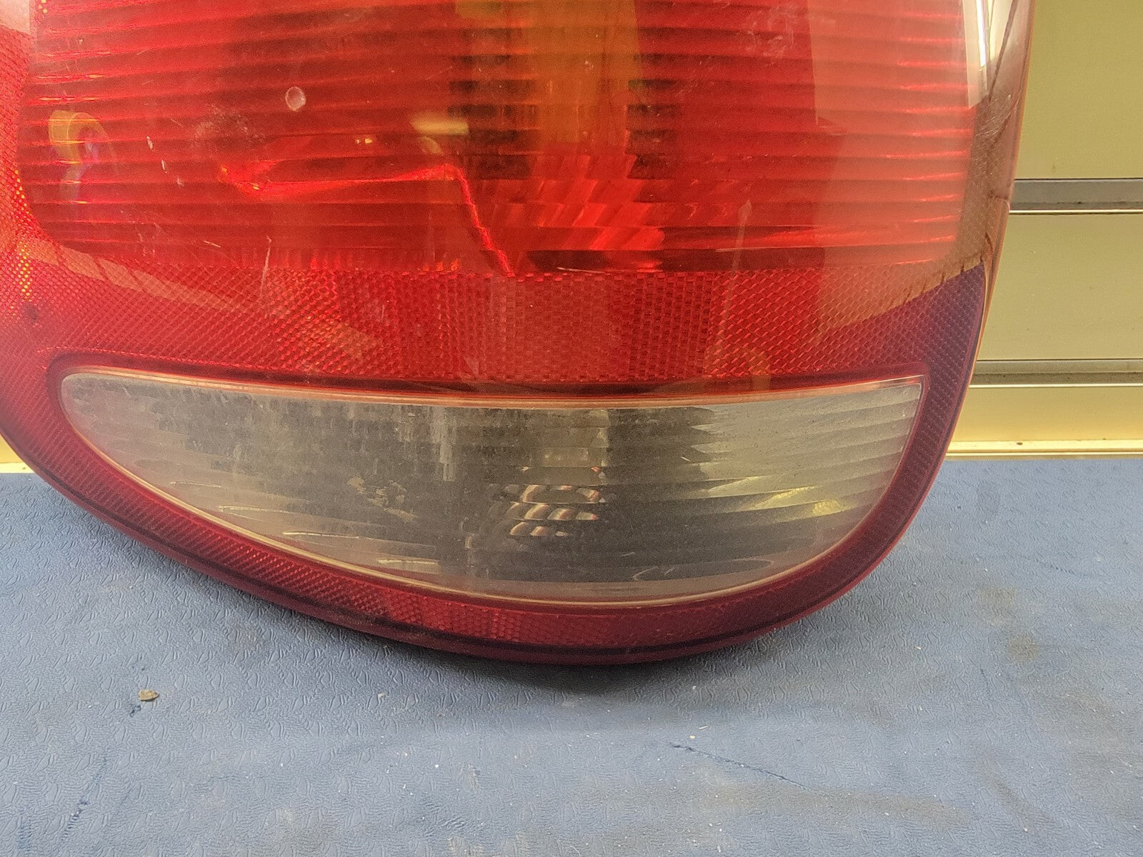 🔥04-07 chrysler Town Country Dodge Grand Caravan Passenger Tail light Assembly