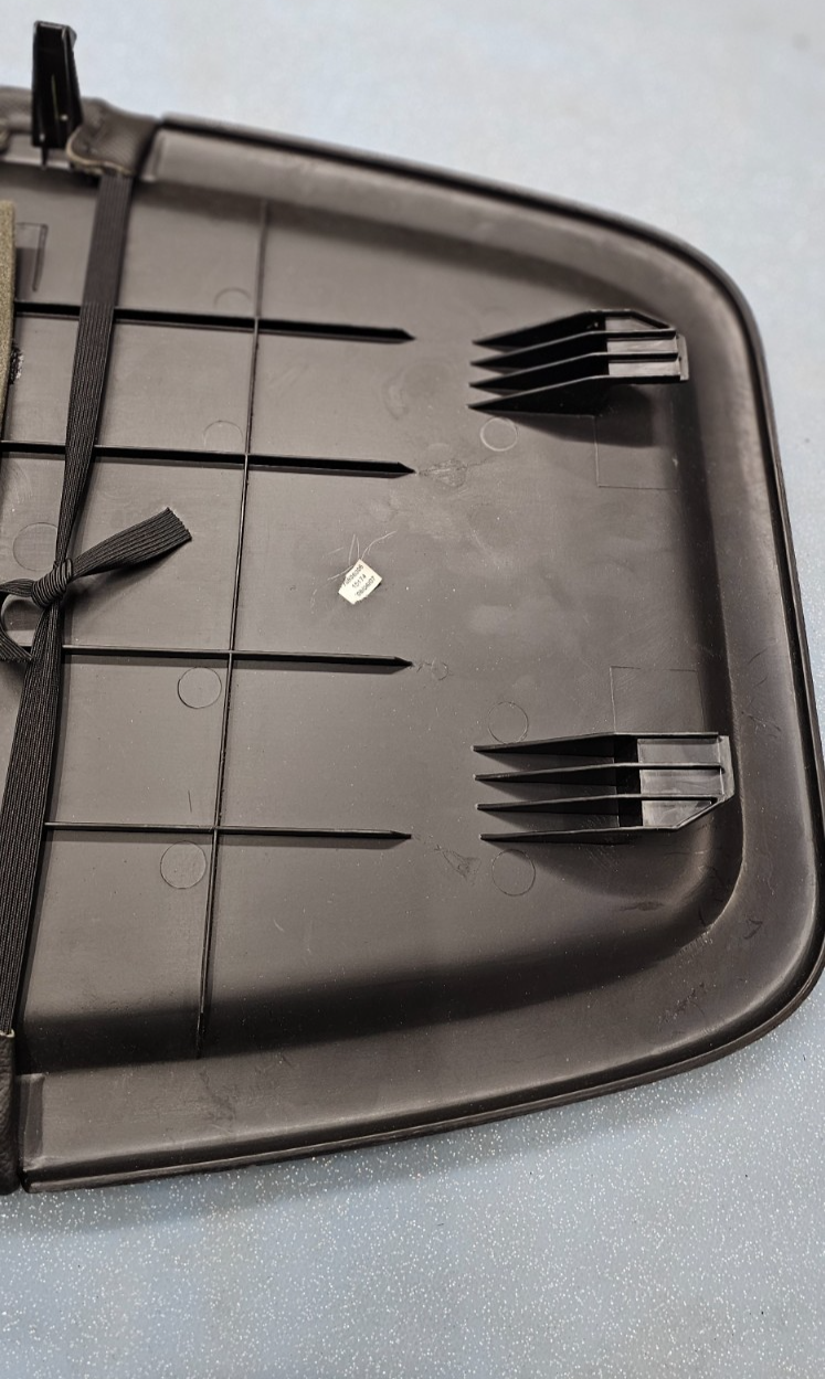 🔥07-13 Yukon Tahoe Suburban Front Right Passenger Seat Back Panel Cover Black