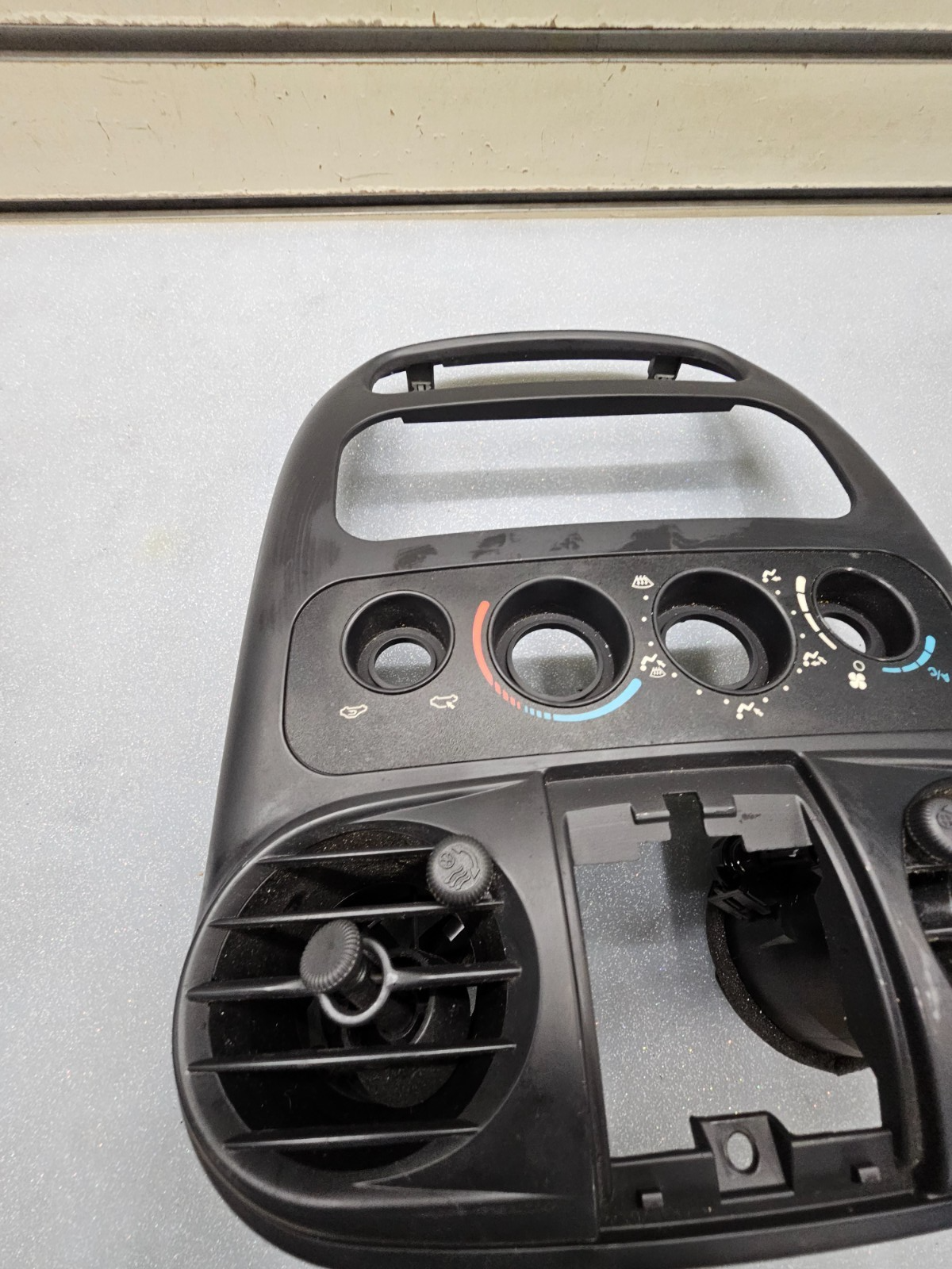 🔥01-05 Chrysler PT CRUISER Dash Radio Bezel Climate Trim Panel BLACK B17