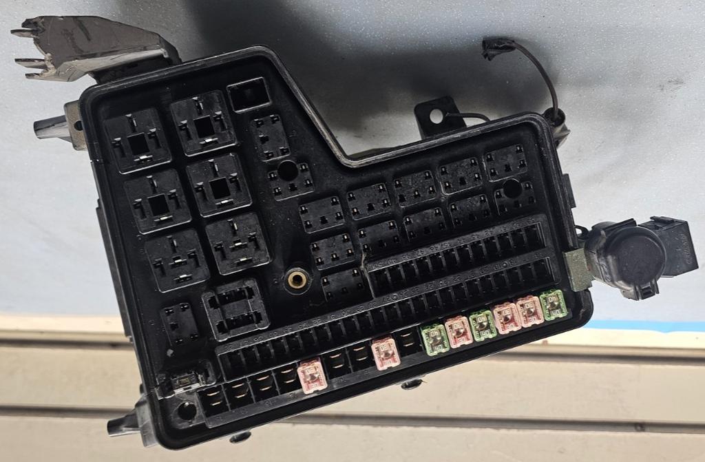 🔥02-05 Dodge Ram Engine TIPM Fuse Box Junction Body Control Distribution Module