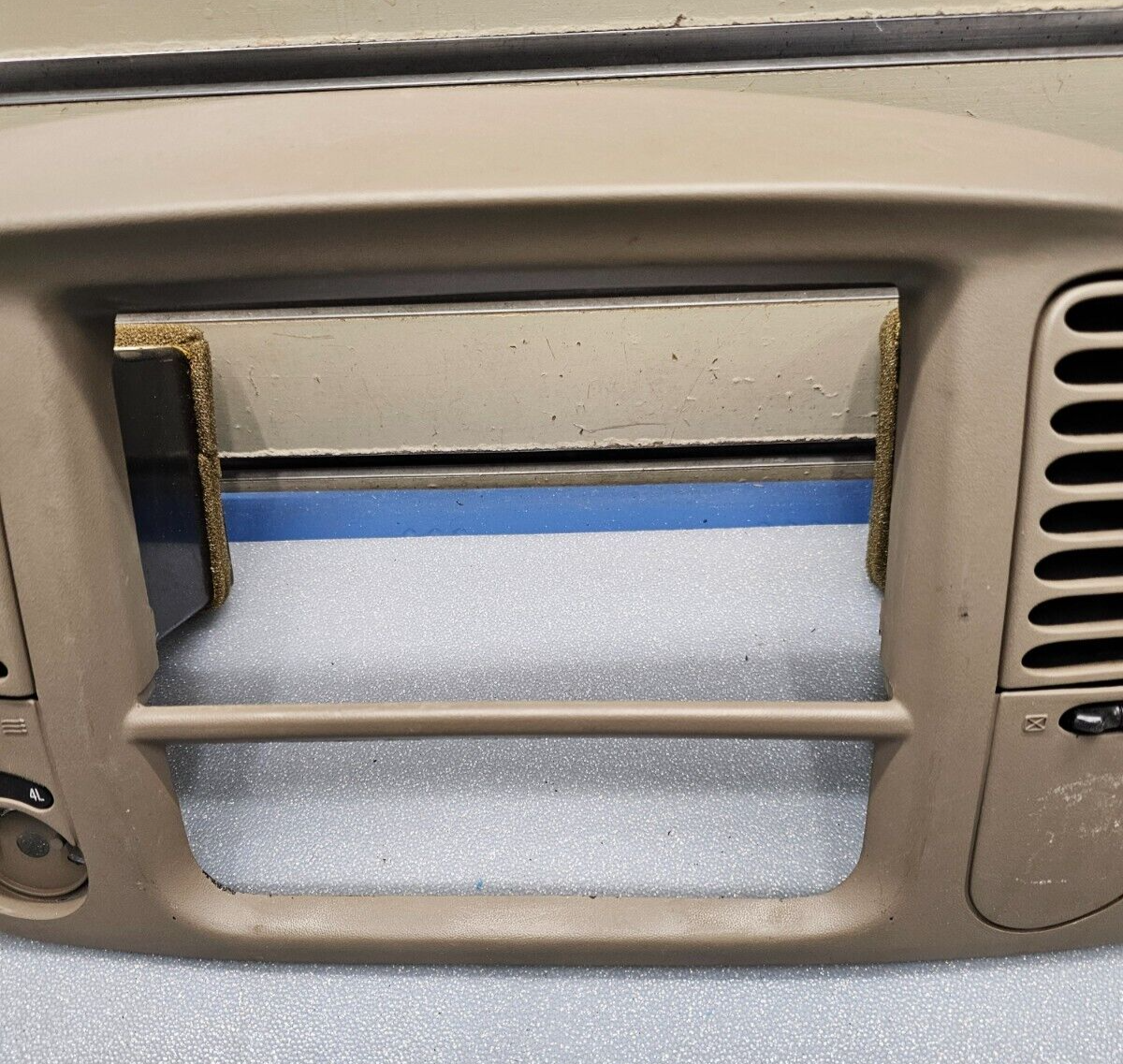 🔥97-03 Ford F150 Center Dash Radio Climate Trim Stereo BEZEL Panel Line TAN