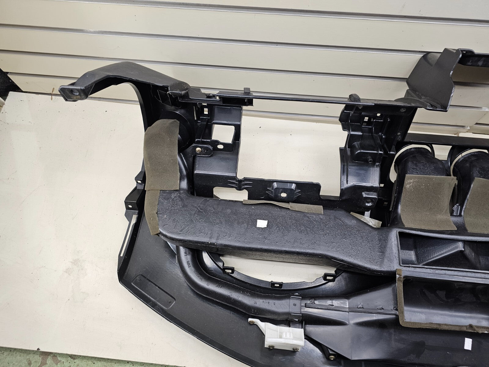 🔥00-05 Mitsubishi Eclipse Front Dash Inner Dashboard Core Frame Mount Assembly