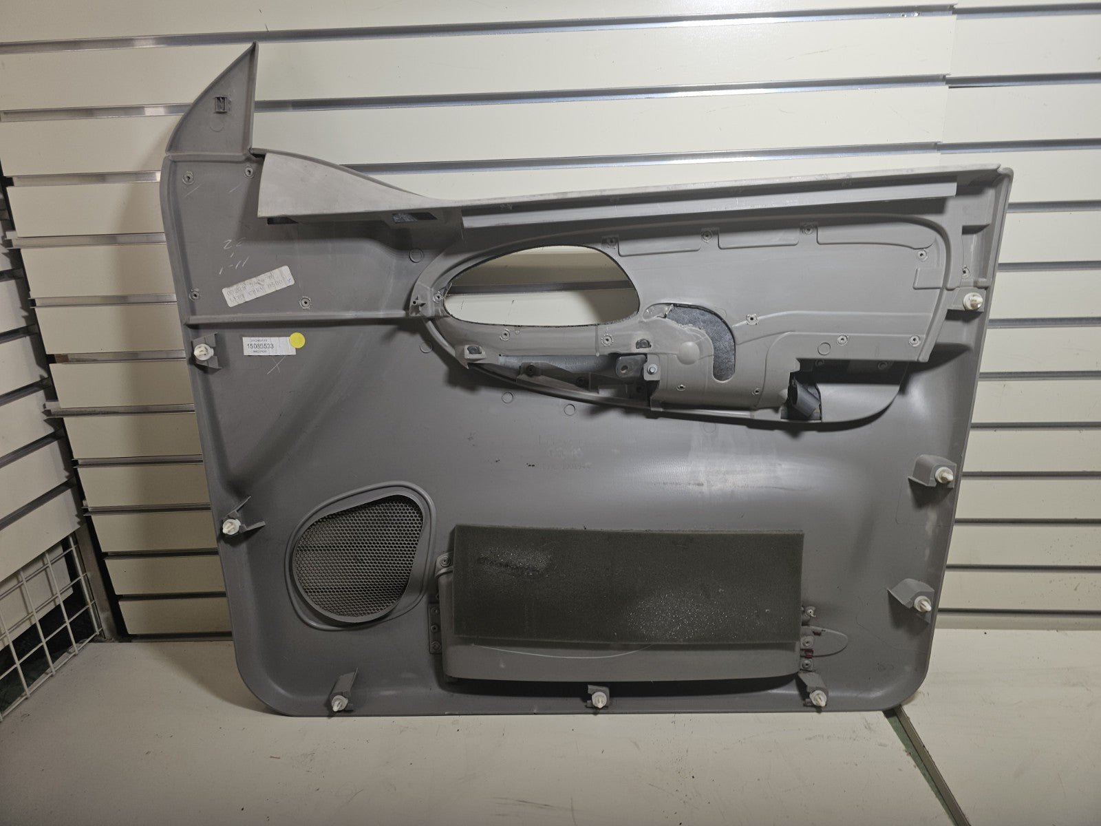 🔥02-09 CHEVY TRAILBLAZER Door Panel  Front LEFT Driver Arm Rest LIGHT GRAY D8